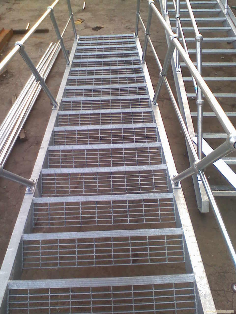 钢梯踏步板，钢梯板，梯踏板，踢踏板，脚踏板，钢梯台阶